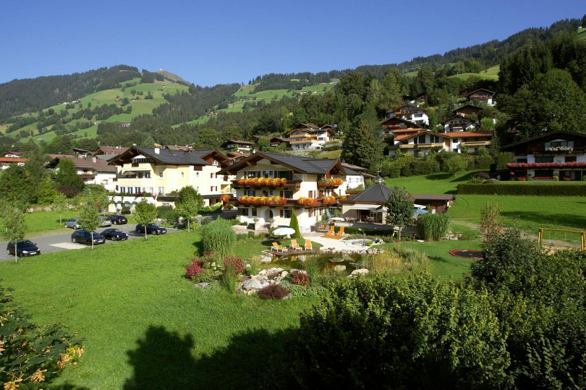 Hotel Hubertus Brixen im Thale Exterior photo