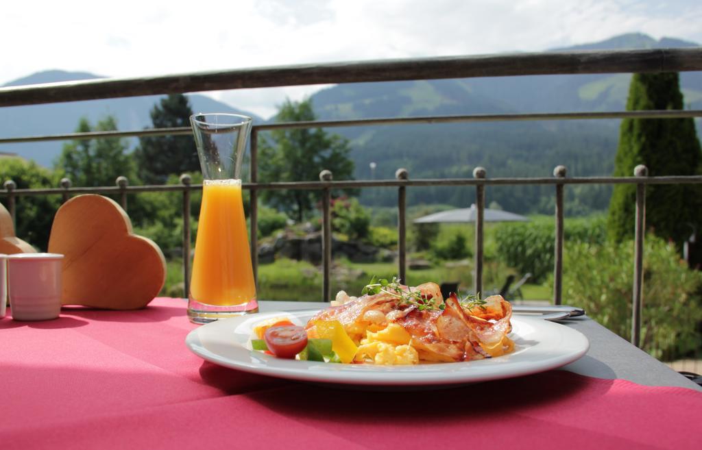 Hotel Hubertus Brixen im Thale Exterior photo